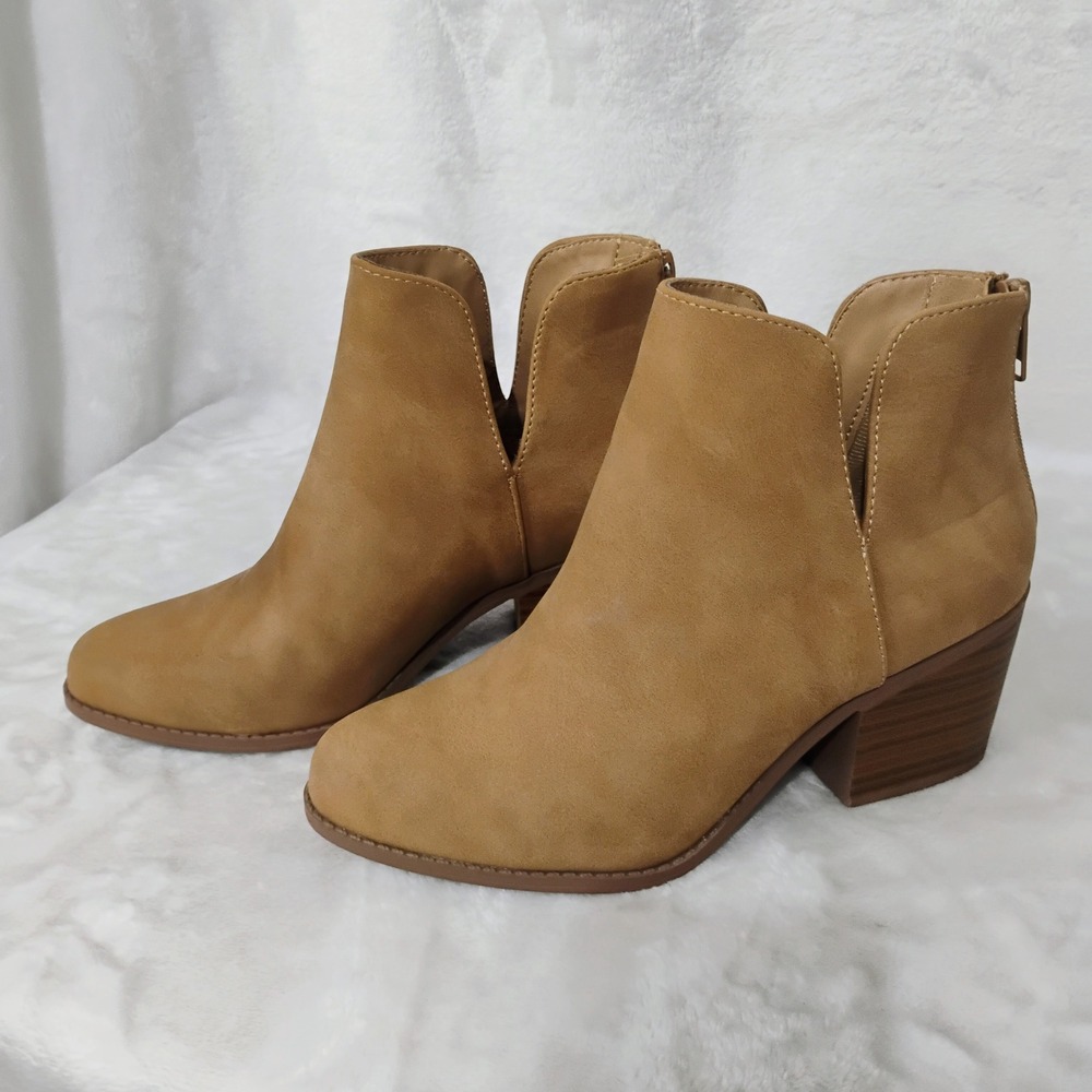 Soda Tan Faux Suede Side Cutout Ankle Booties Block Heel Size 7.5